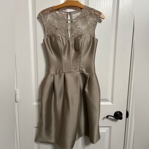 Vera Wang White Champagne Illusion Lace Bow Back Knee Length Dress size 2